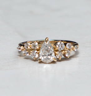 Anillo de compromiso diamante corte pera Icona