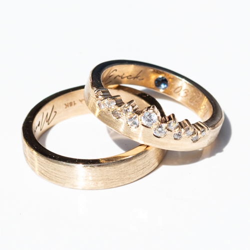 Par de alianzas Icona en oro 18k con grabado interior