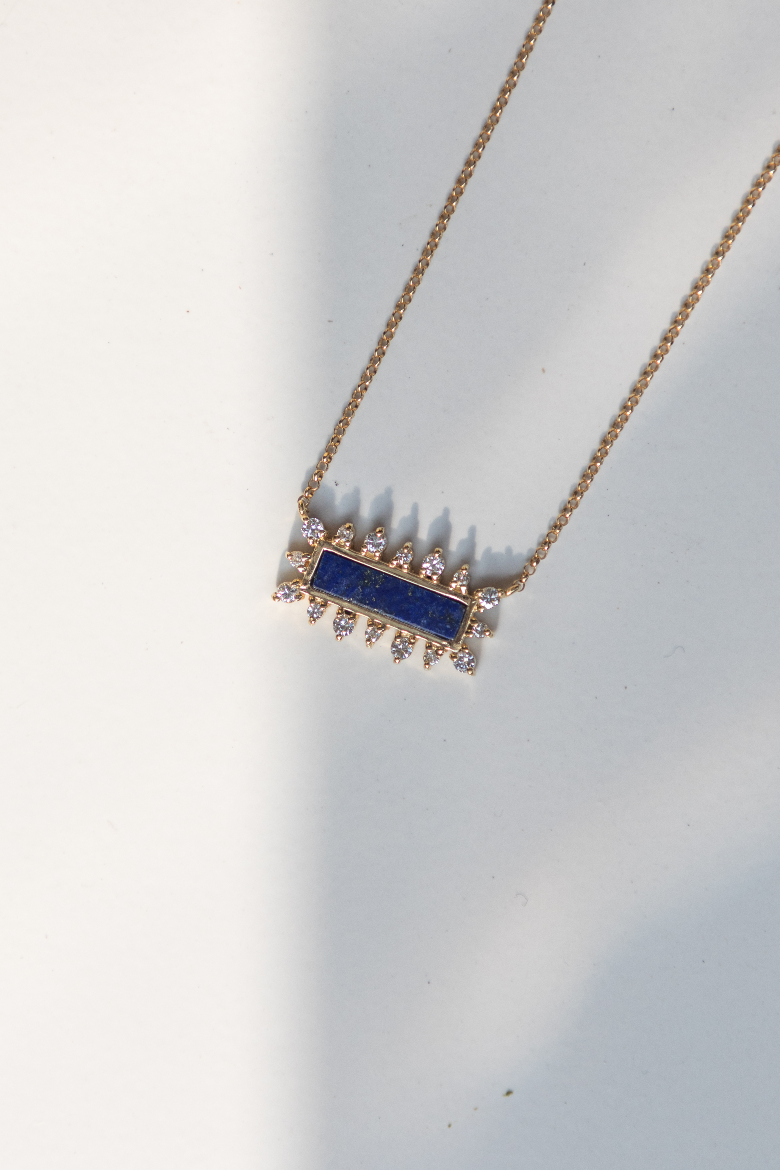 Collar Icona de oro con lapislázuli y diamantes creado con el oro reciclado