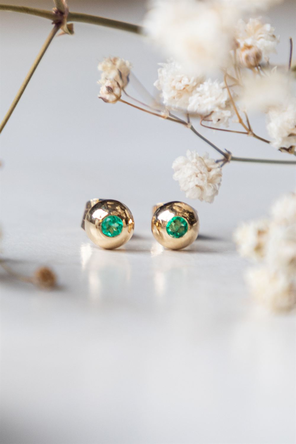 Aretes Icona de oro con esmeraldas